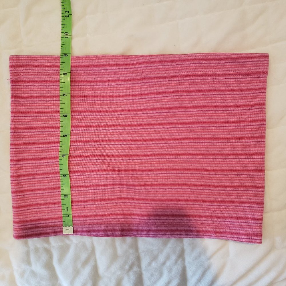Pink tube top straight outta 2004